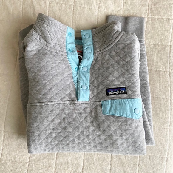 Patagonia Tops - Patagonia• cotton quilt snap-t pullover
